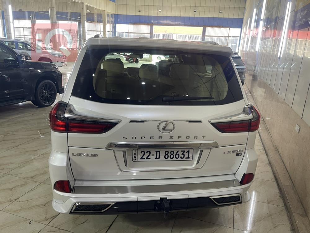 Lexus LX